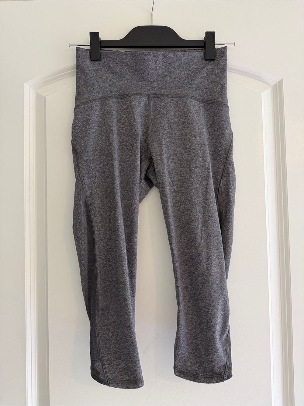 Lululemon Athletica Cropped Leggings Gray No Pockets size 6